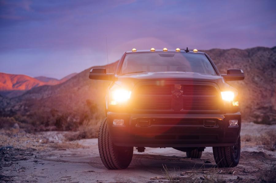 Dodge Ram 2500 Laramie Black Mega Cab 2017 года  (фото 2 из 2)